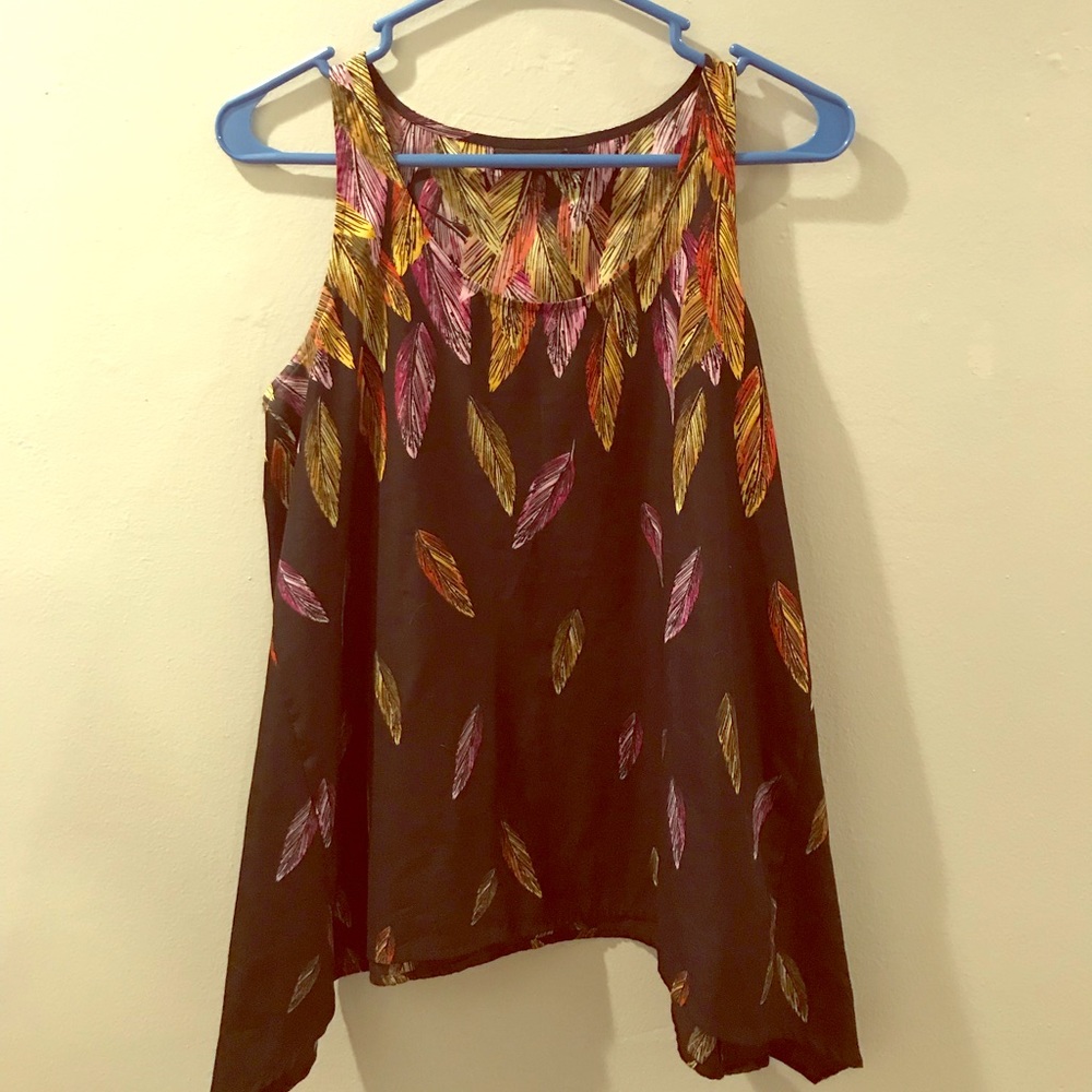 Flowy small leaves tank top